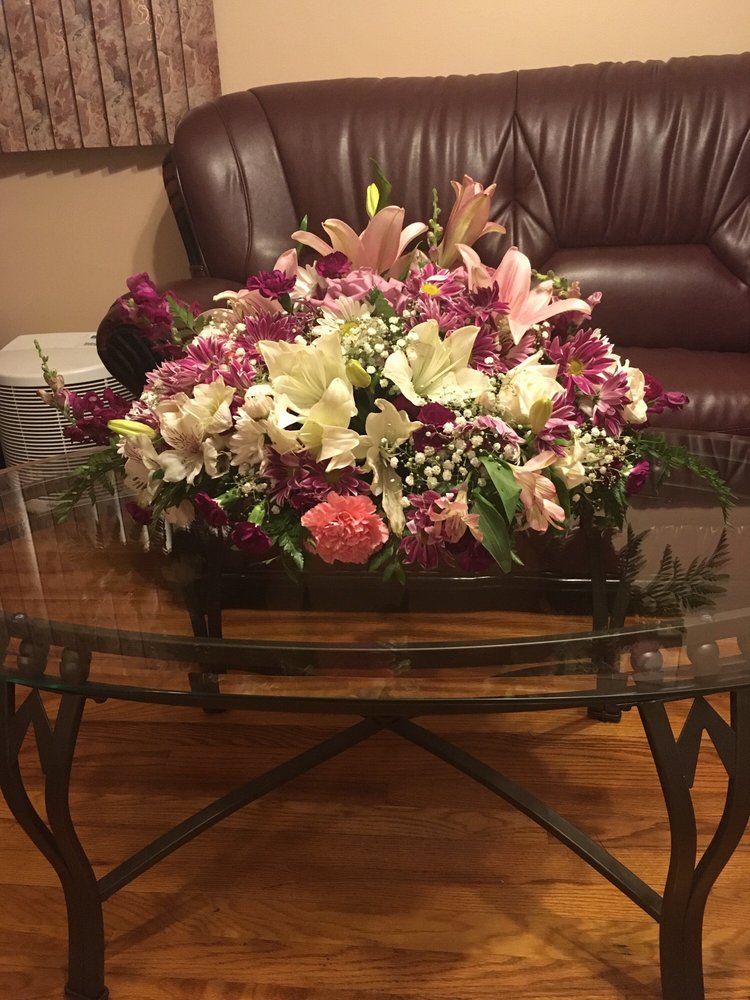 Sweetheart Fl Centerpiece In Our Living Room Coffee Table One Photo Of Jw Becker Florist New Hyde Park Ny United States Sweetheart