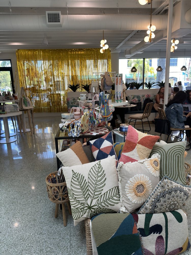 Pour and Decor