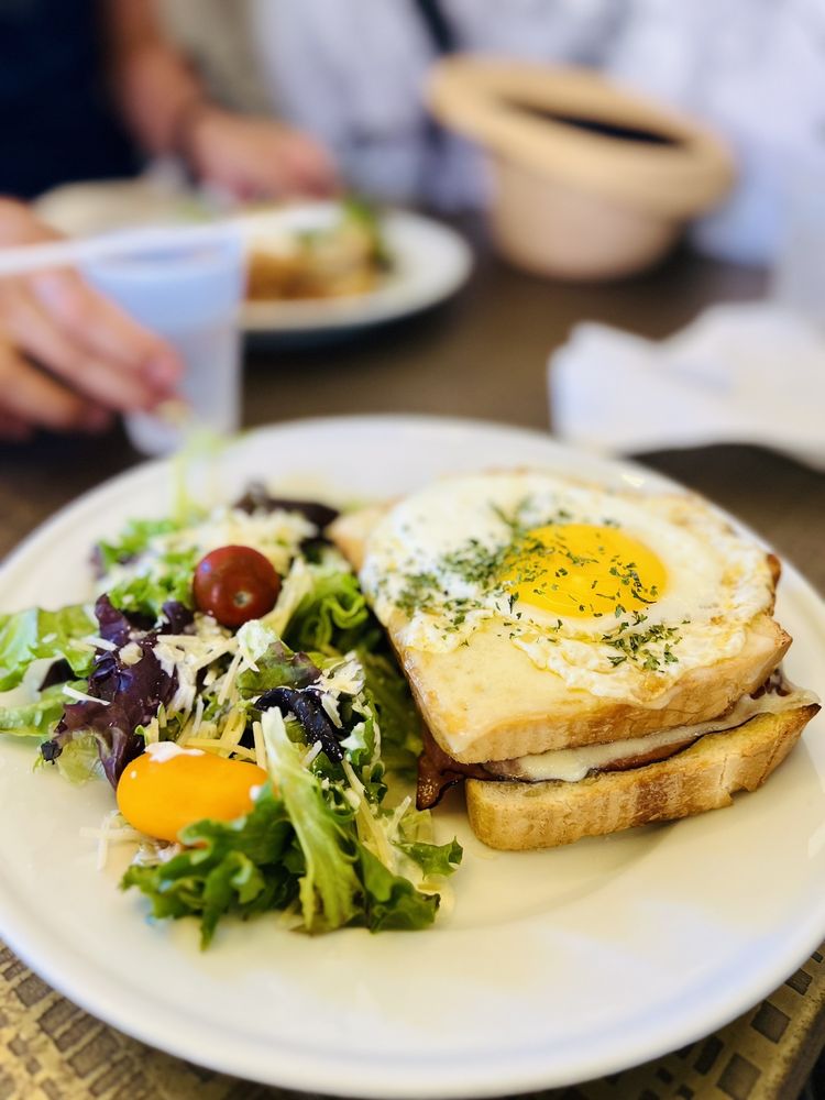 CommonWealth Coffeehouse & Bakery