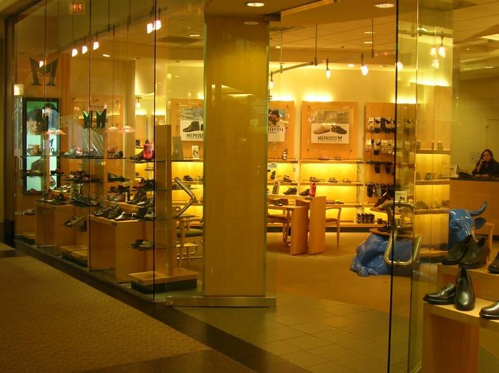 Hanig’s Mephisto CLOSED Shoe Stores 520 N Michigan