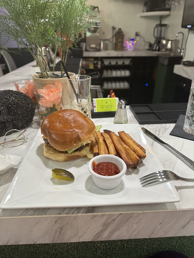 Area Latina Bar and Grill