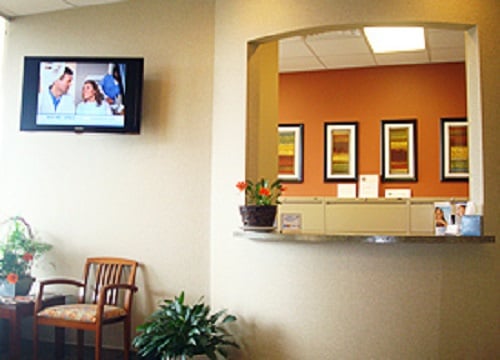 image of business Pearly Smile Dental Studio