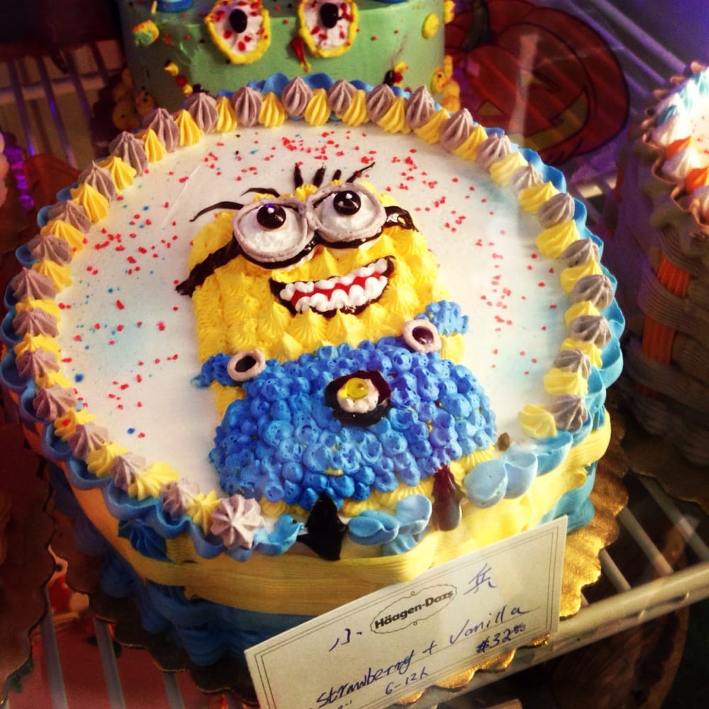 look a minion ice cream cake hehe yelp