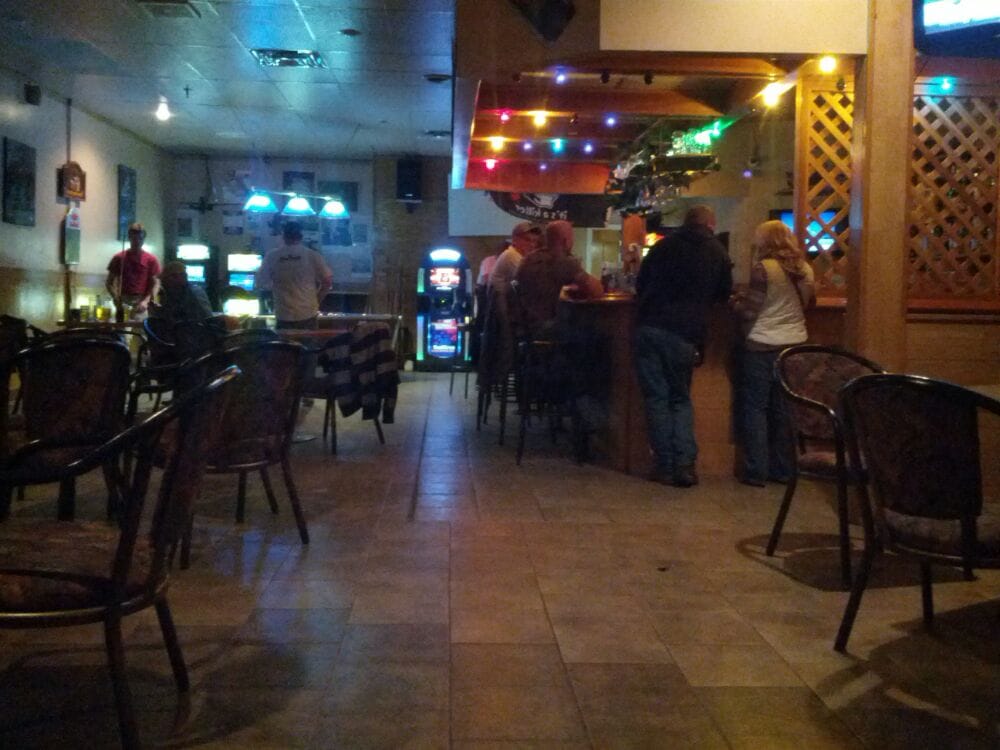 Grande Cache Pizza & Sky Hy Lounge Pizza 1323 Shoppers Park, Grande