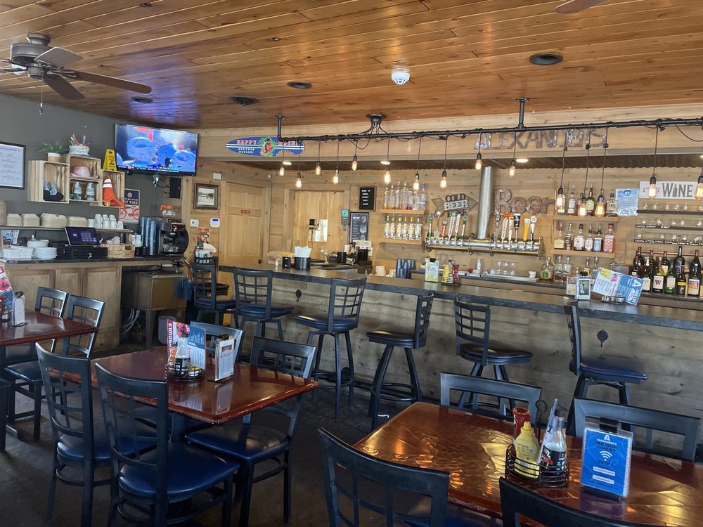 Alexander’s On The Lake