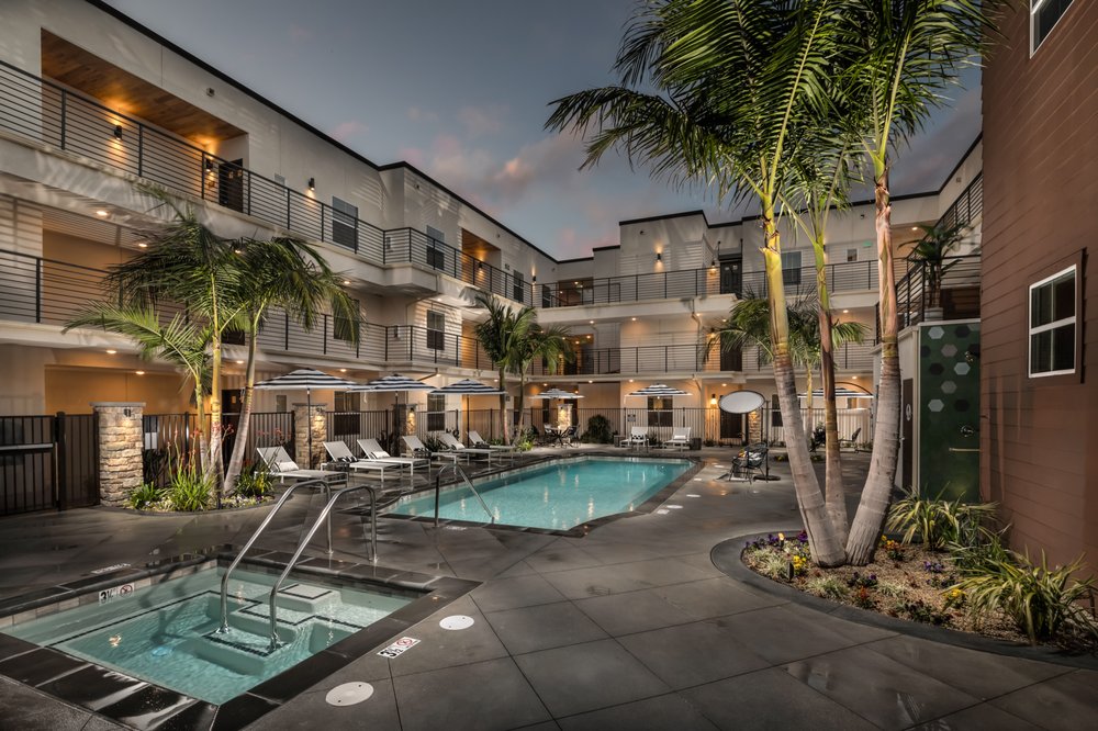Lincoln West Apartments