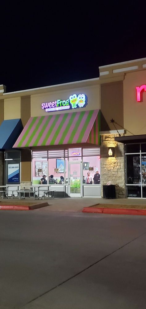 sweetFrog Premium Frozen Yogurt
