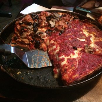 pequod s pizzeria 2232 photos 4752 reviews pizza 2207 n