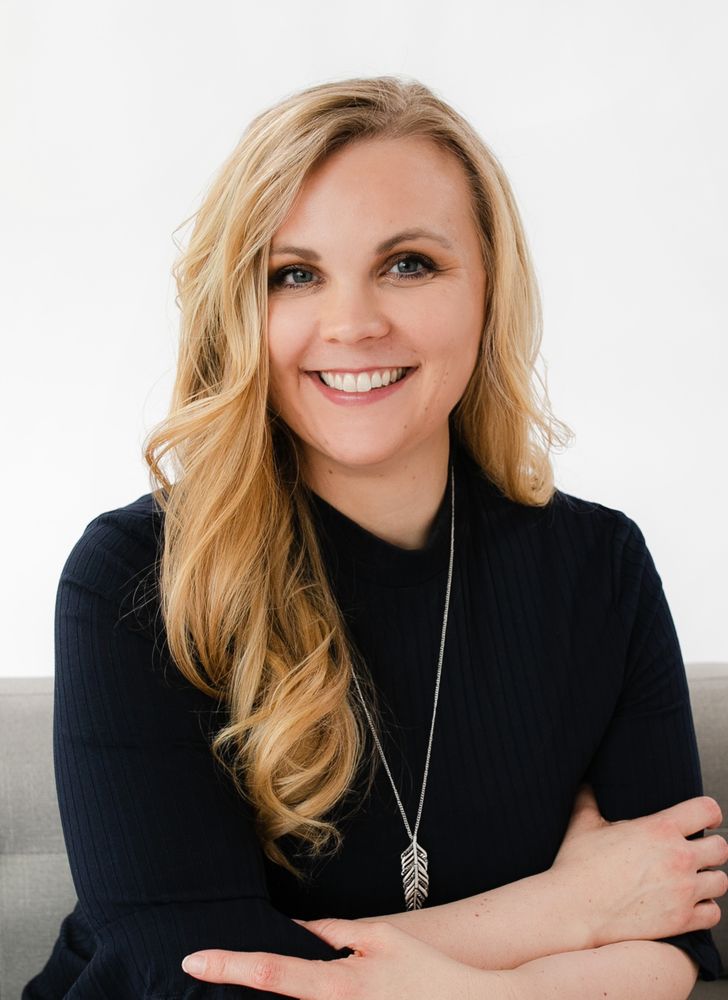 Amy Hook - RE/MAX Advantage