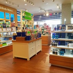 bath bodyworks 18 photos 27 reviews cosmetics beauty bath and body works 7th and fig