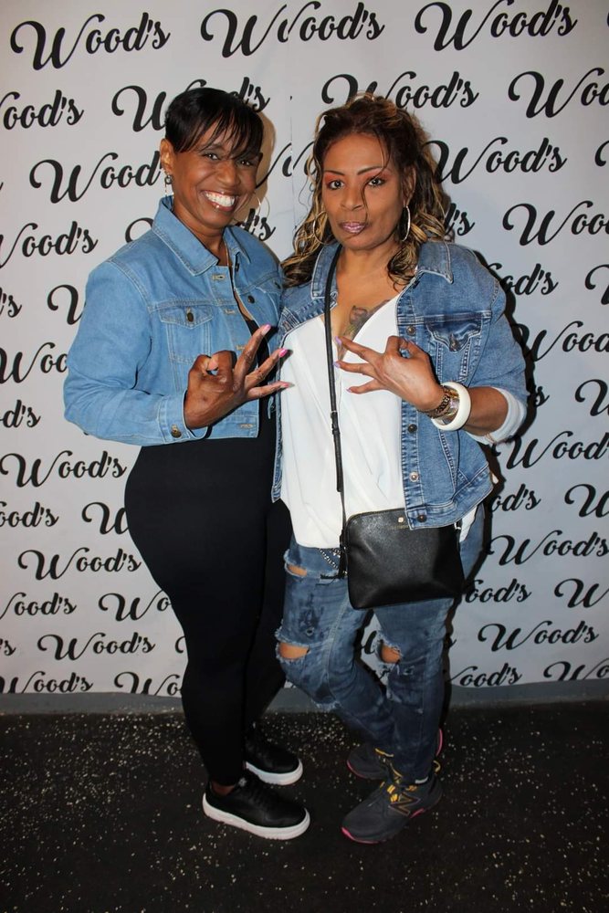 Wood’s Bar and Lounge