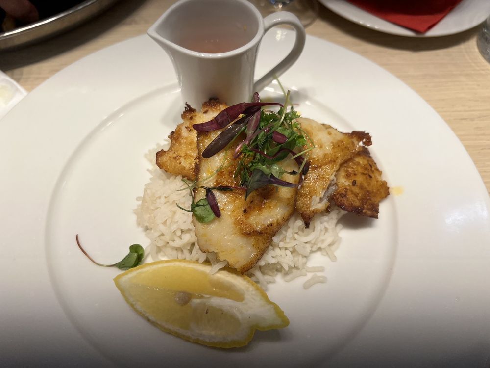 Cathay Pacific First & Business Class Lounge