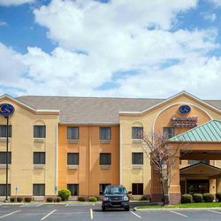 Comfort Suites 18 Photos 12 Reviews Hotels 500 W Photo Of Comfort Suites Brownsburg In United States