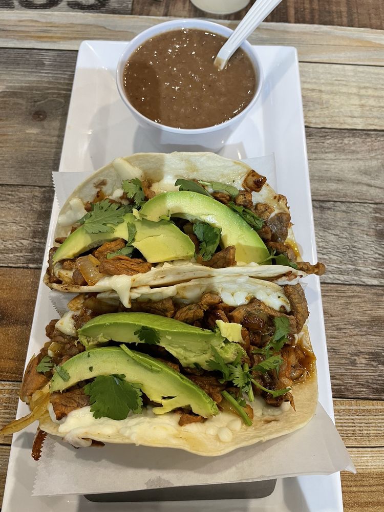Chamo's Bar And Grill