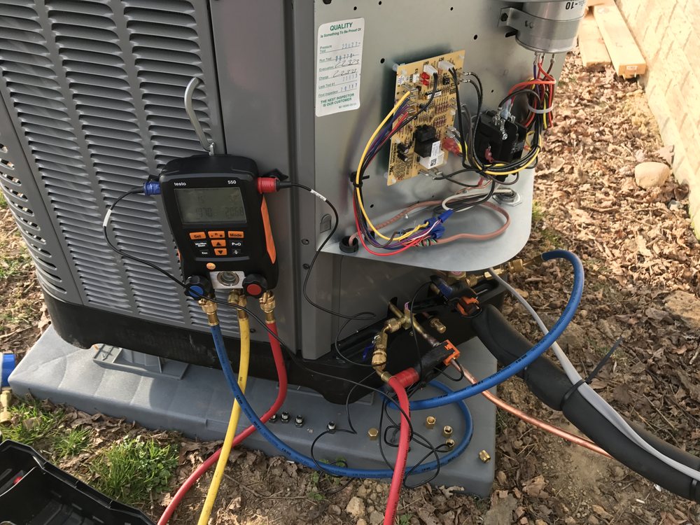 Checking The Charge On A New 14 Seer 2 5 Ton Heat Pump System Yelp Photo Of Affordable Air Conditioning Heating Fredericksburg Va United States Checking