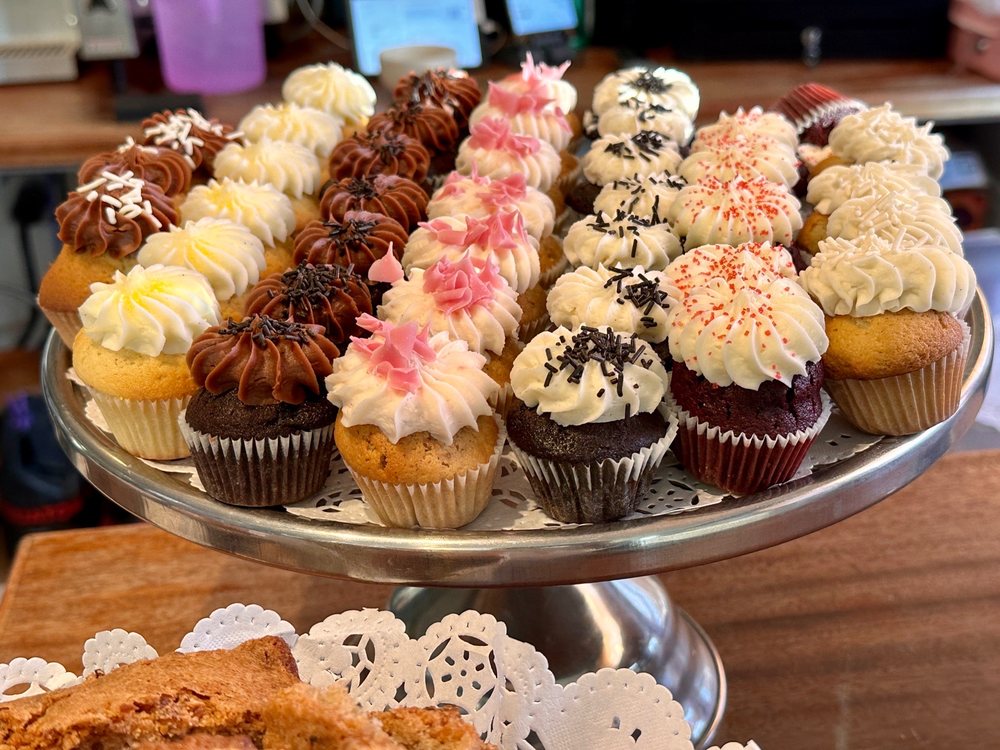 Crushcakes Cafe & Simply Pies