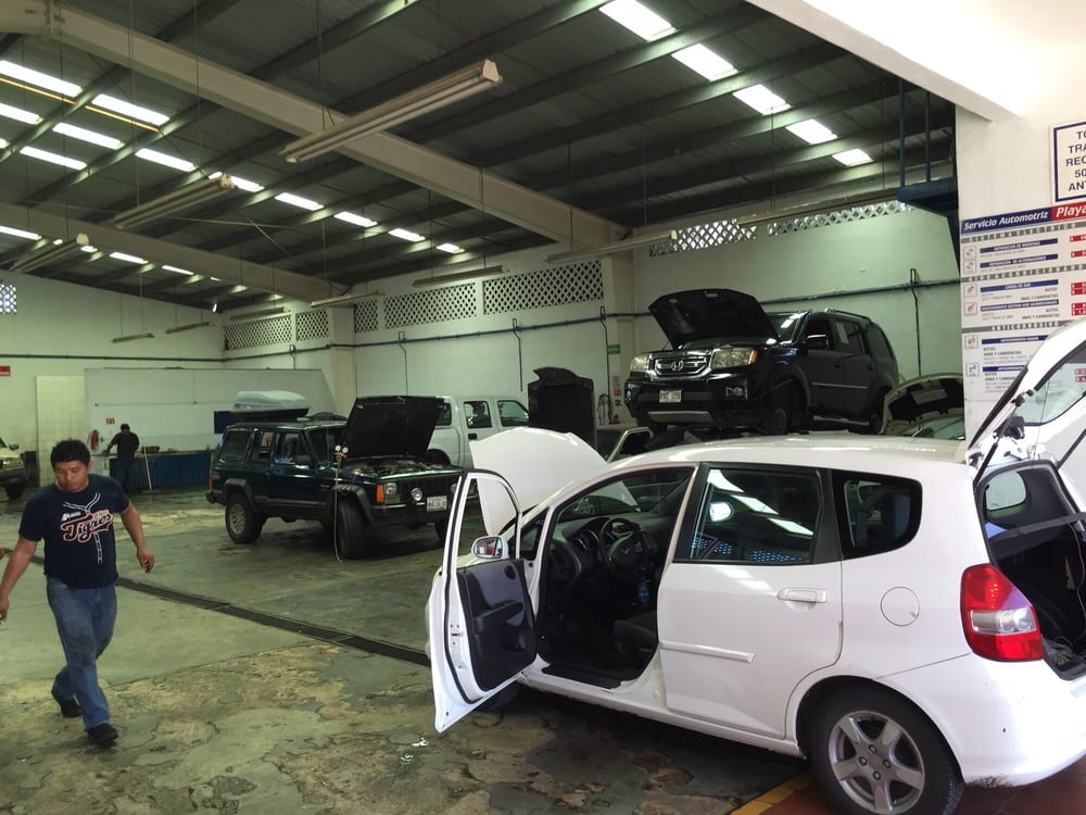 Servicio Automotriz Playa Auto Repair Calle 68 Nte S/N, Lázaro