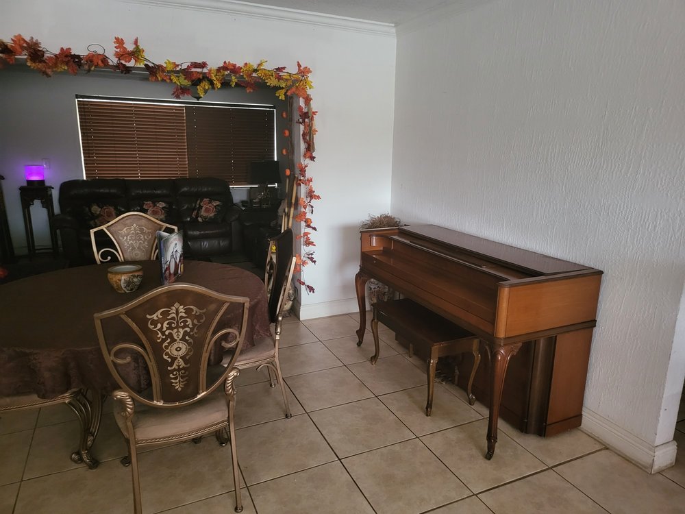 Roman Piano Delivery
