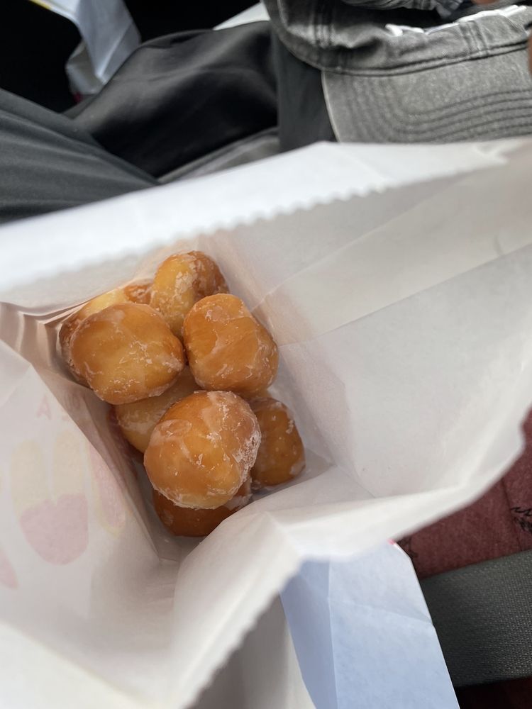 M & M Donuts