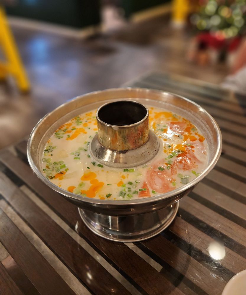La Moon Thai Eatery