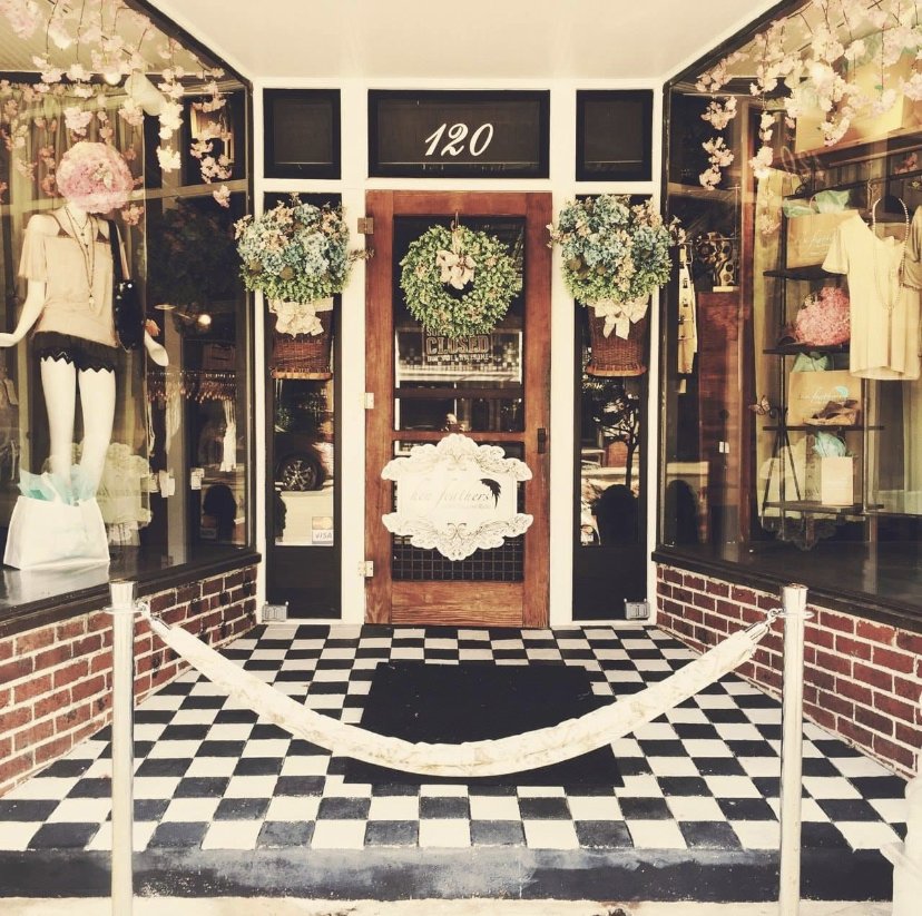 Hen Feathers at the Elegant Relic