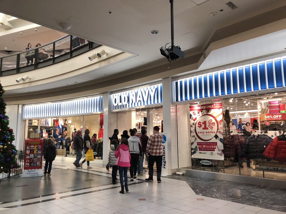 Solomon Pond Mall Image