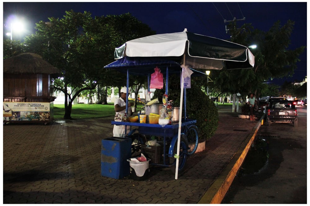 Puesto de elotes, tamales y esquites Street Vendors Av. 8 Norte