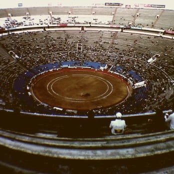 Resultado de imagen de La gente no va a los toros en Mexico DF