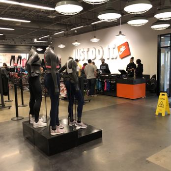nike outlets deer park