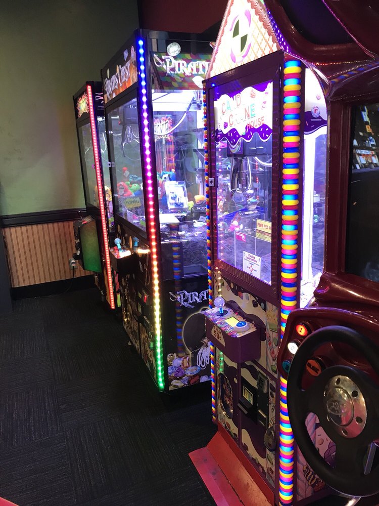 Round Table 50 Photos 39 Reviews 1278 Ler Photo Of Round Table Yuba City Ca United States Arcade Area