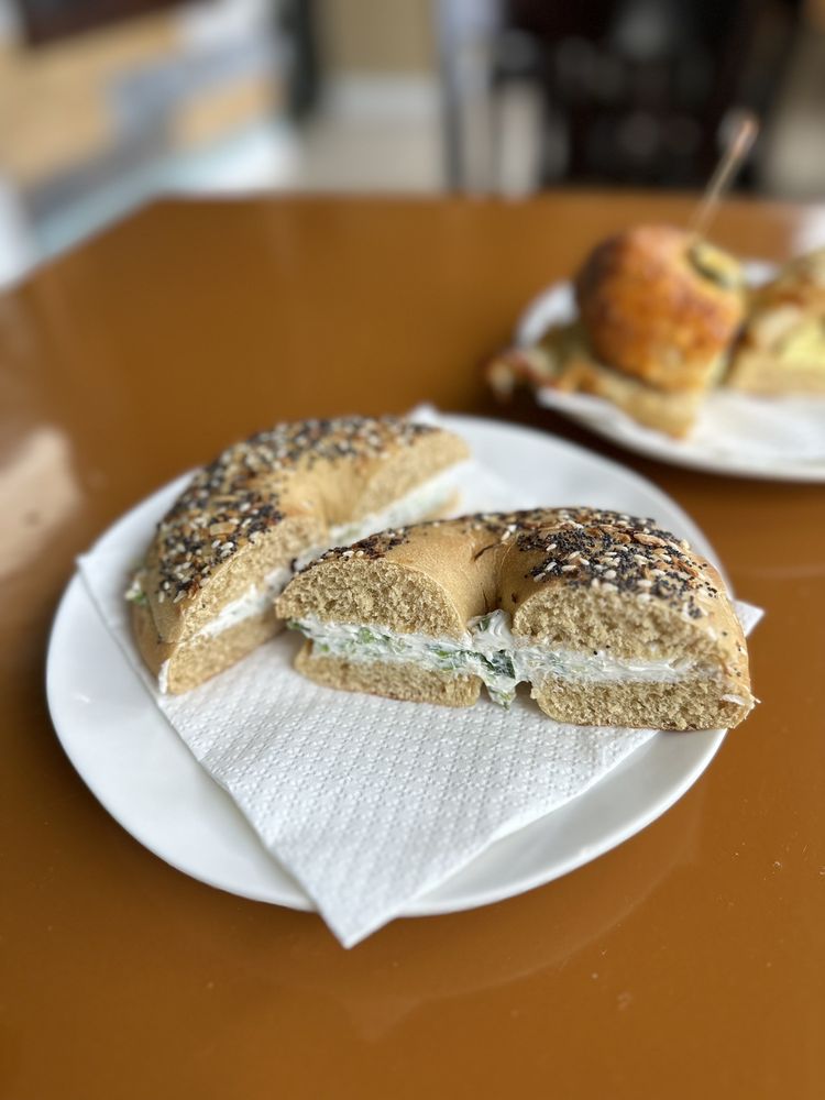 Bagelicious Café