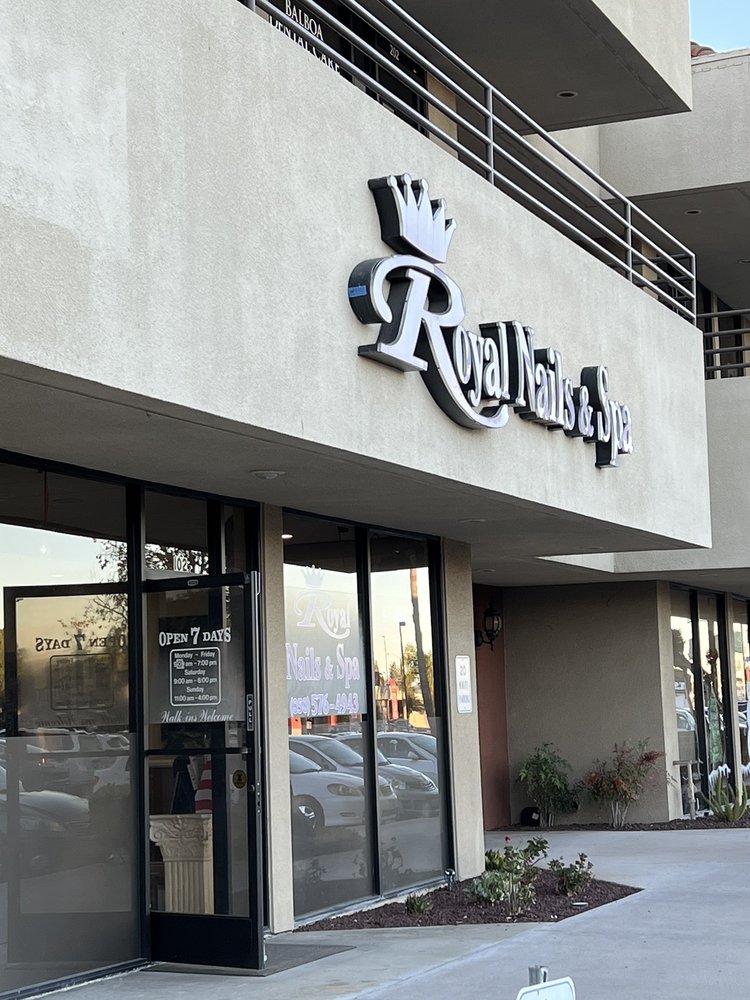Royal Nails & Spa
