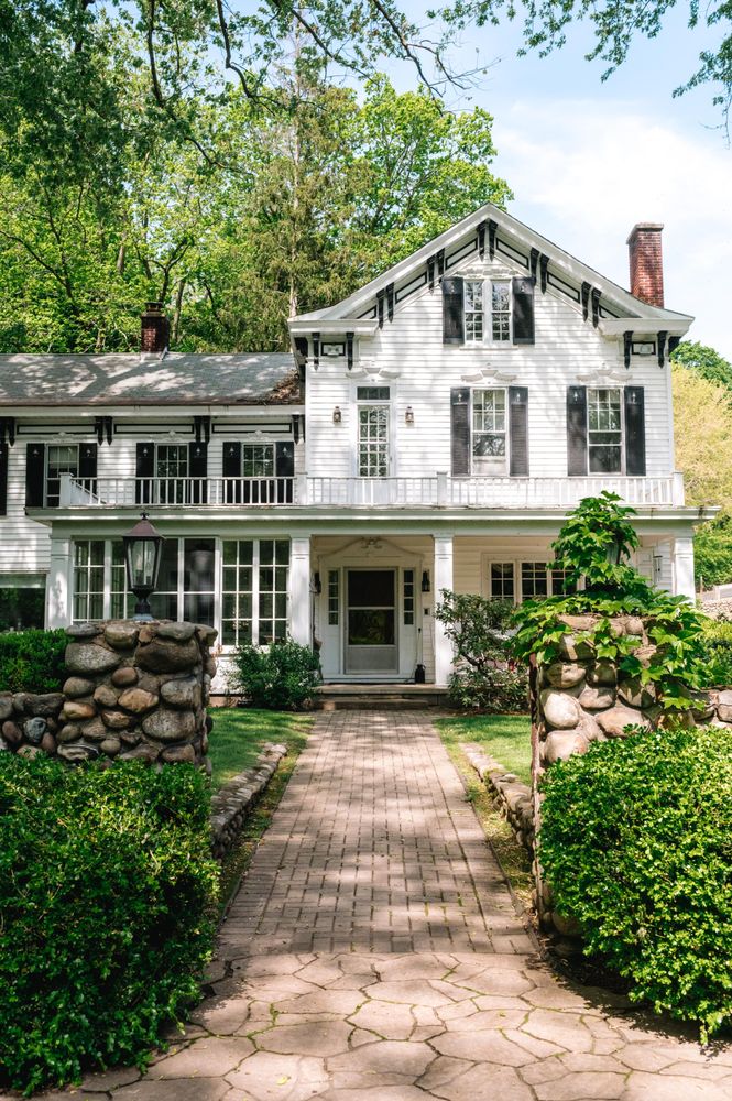 River Stone Manor