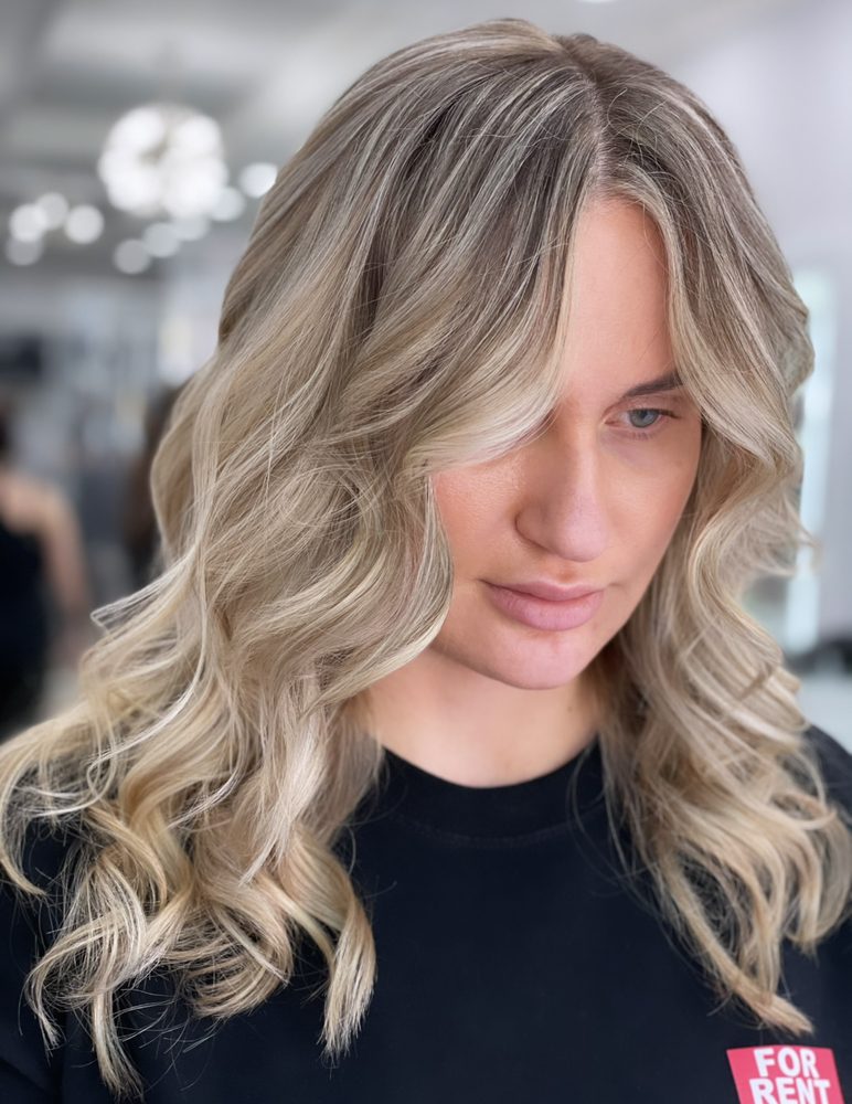 Davida Salon