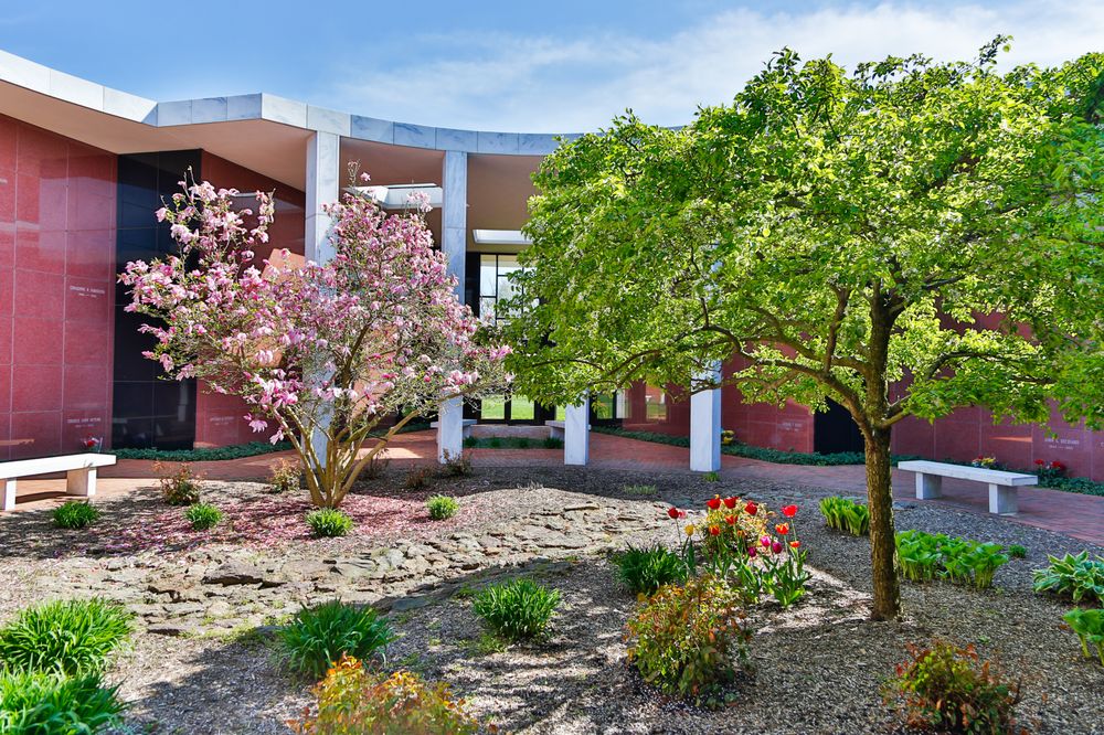 Pinelawn Memorial Park and Arboretum