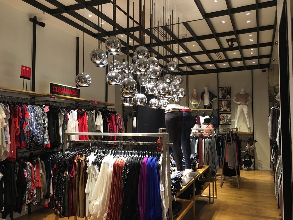 Express Women's Clothing 2223 N West Shore Blvd, International