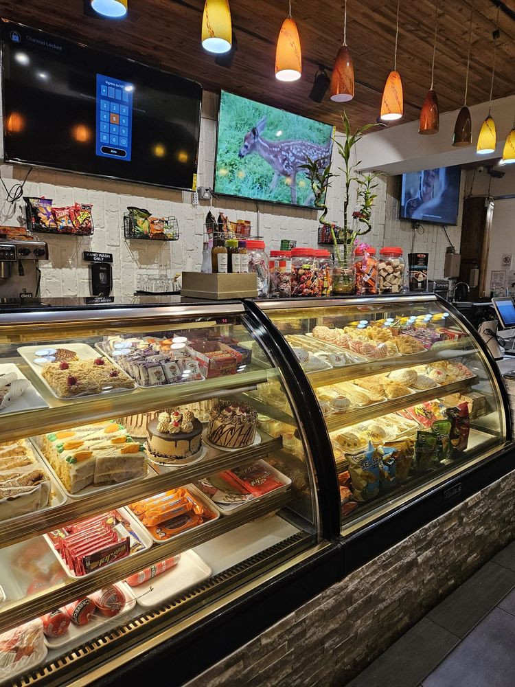 Que Rico Bakery And Restaurant 