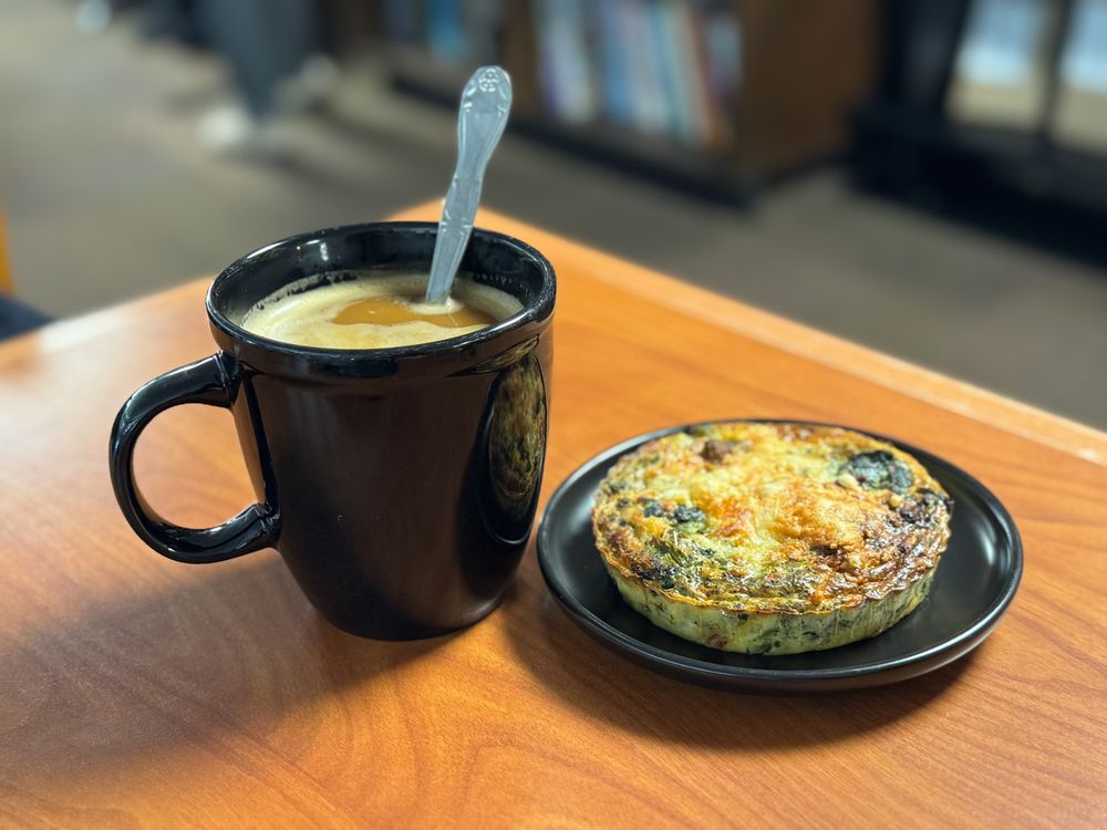 Literatus Books And Cafe Logo