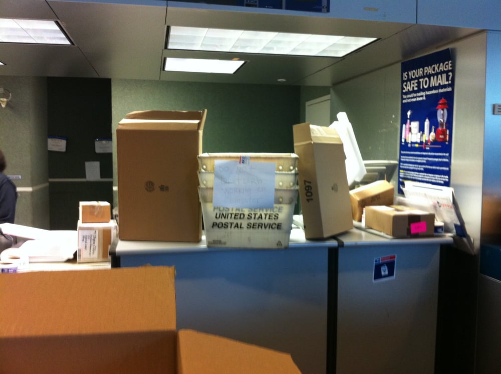 Cubicle Made Of Bo Sign Says Do Not Disturb Working On Computer Photo Of Us Post Office San Francisco Ca United States Cubicle Made