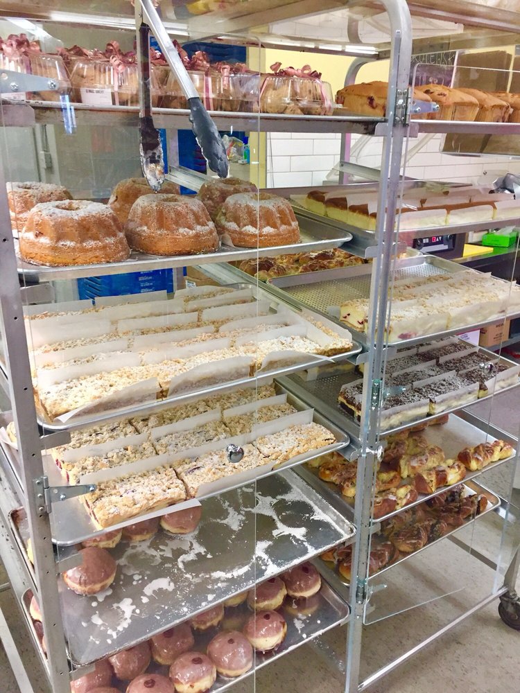 Benna's Bakery & Deli