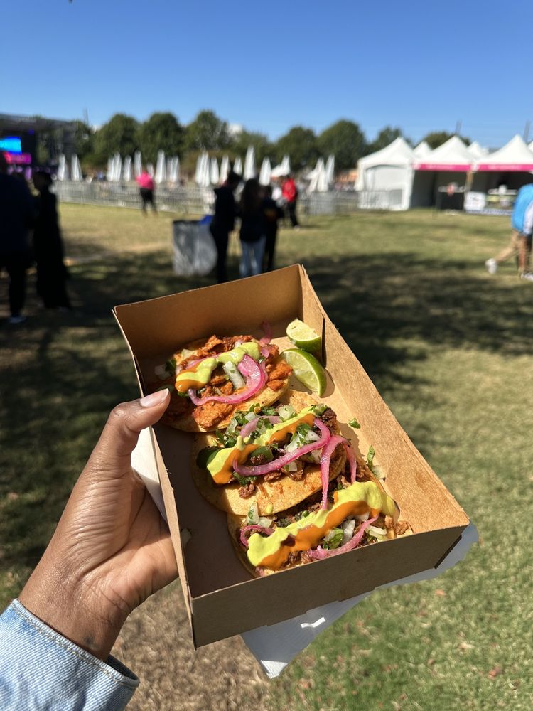 Nuno's Tacos & Vegmex Grill