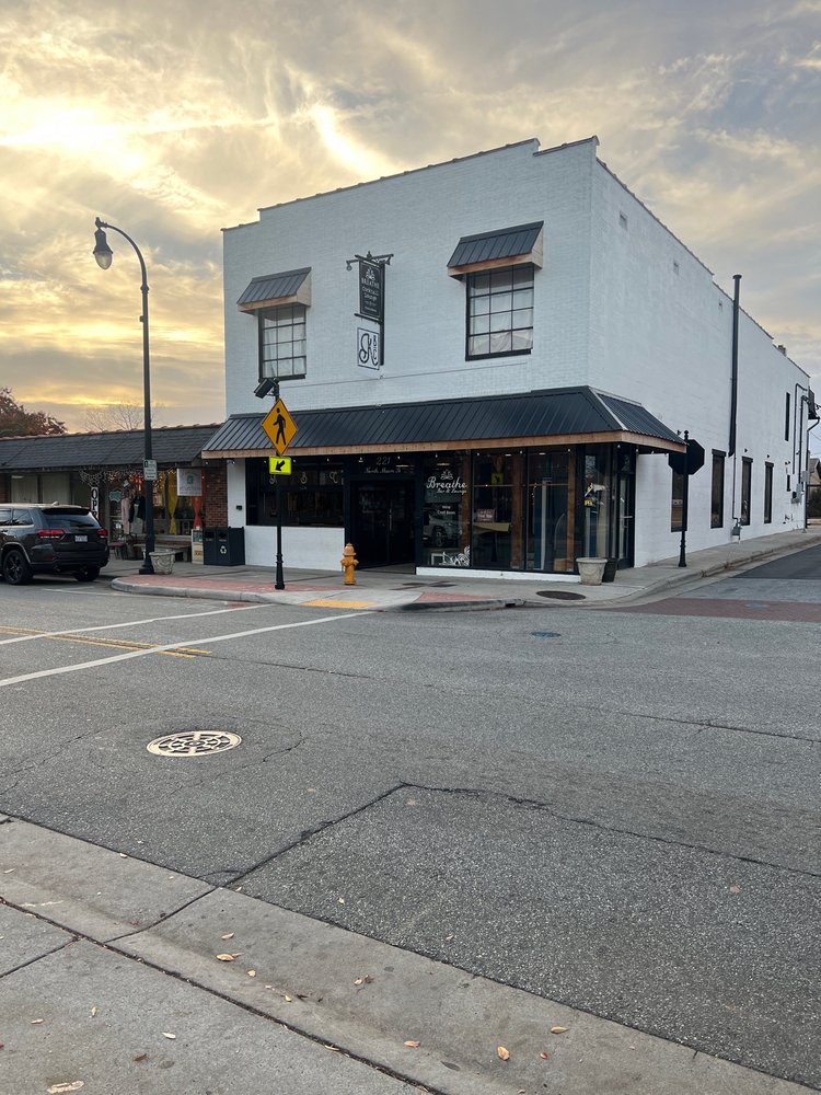 Breathe Cocktail Lounge