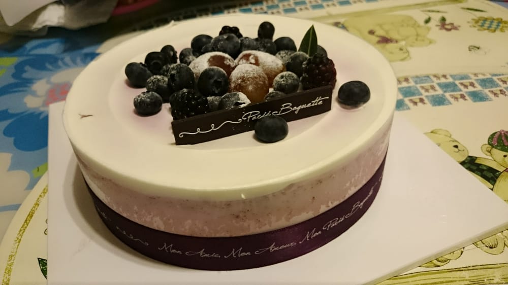 paris baguette christmas cakes