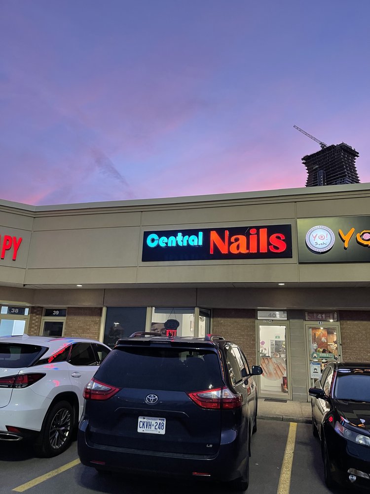 Central Nails
