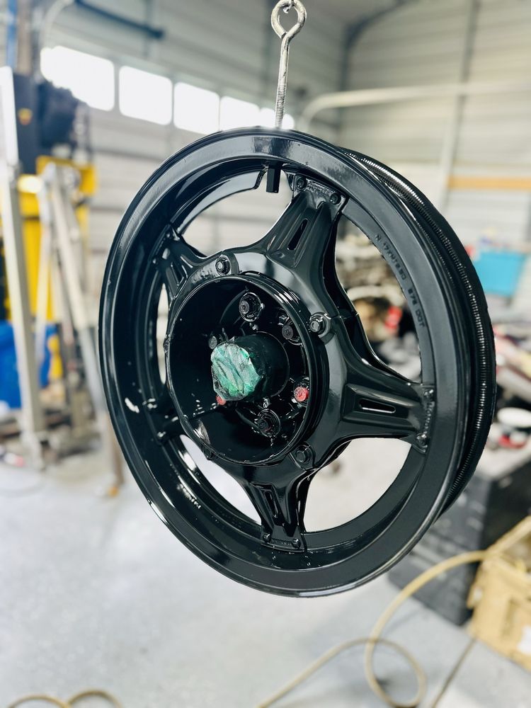 Twisted Metric Cycles