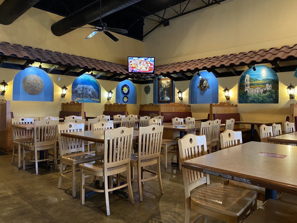 Los Compadres Mexican Grill