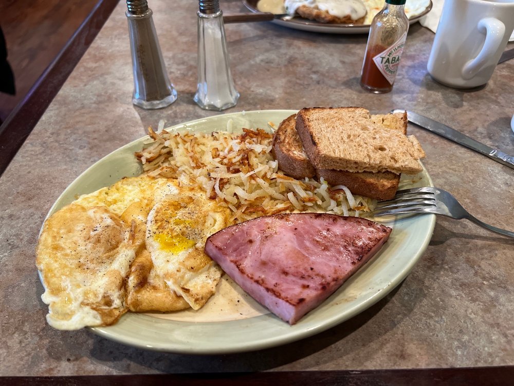 Lucky's Restaurant & Bar