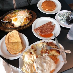 Red Rocks Grill 164 Photos 216 Reviews American Traditional