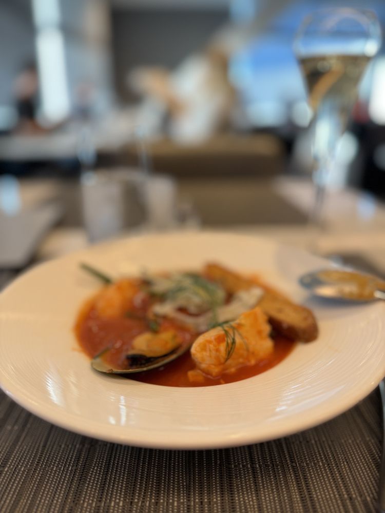 United Polaris Lounge