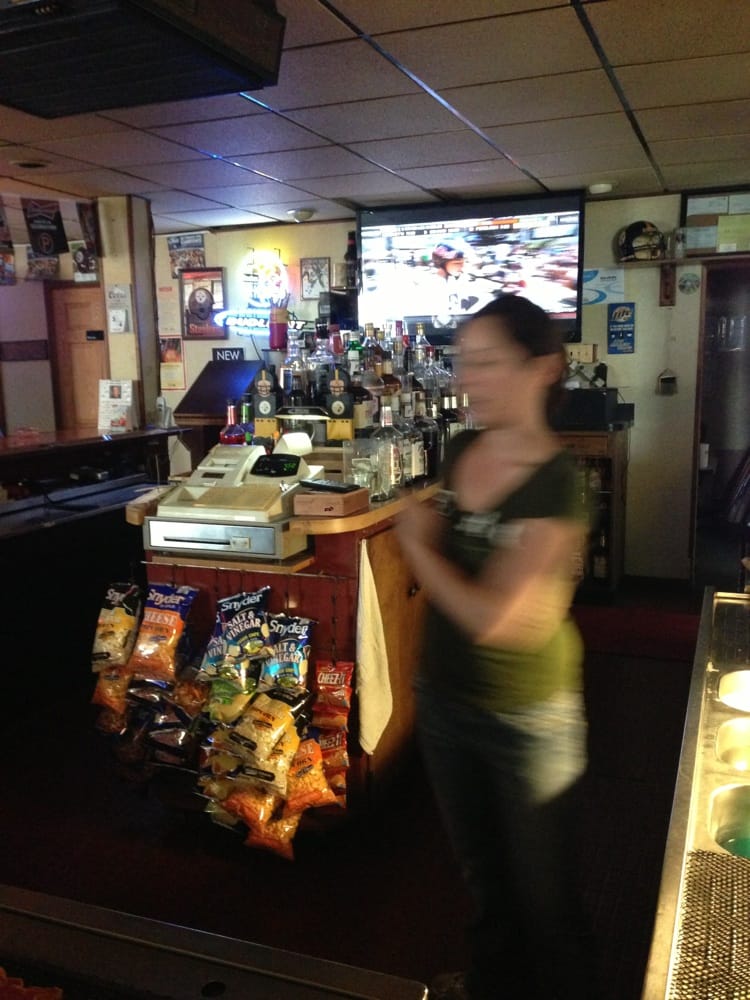 J R's Sports Den Restaurant & Lounge